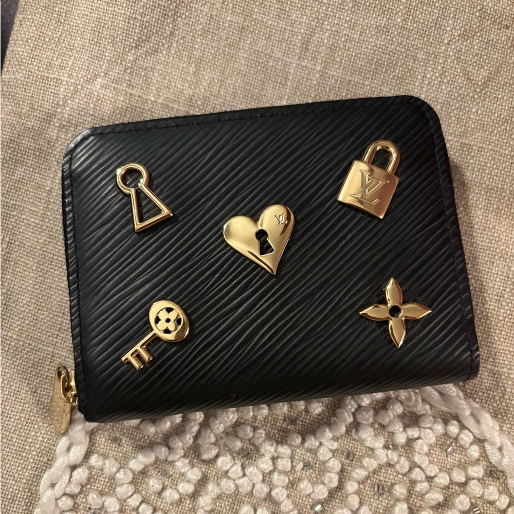 Louis Vuitton Zippy Wallet Love Lock Black Epi Leather - Picture 1 of 9